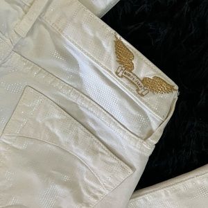 Robins Jean in white